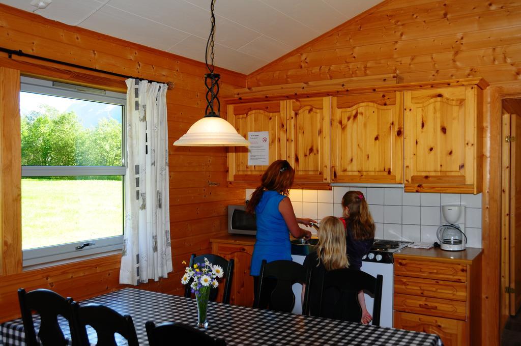 Boyum Camping Fjaerland Room photo